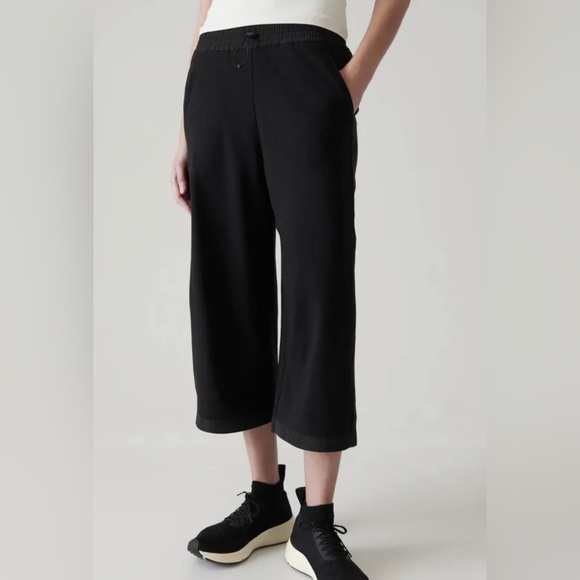 Athleta Triumph Hybrid Wide Crop // Black - Picture 1 of 10